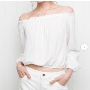 Off the Shoulder Brandy Melville Top 🤍